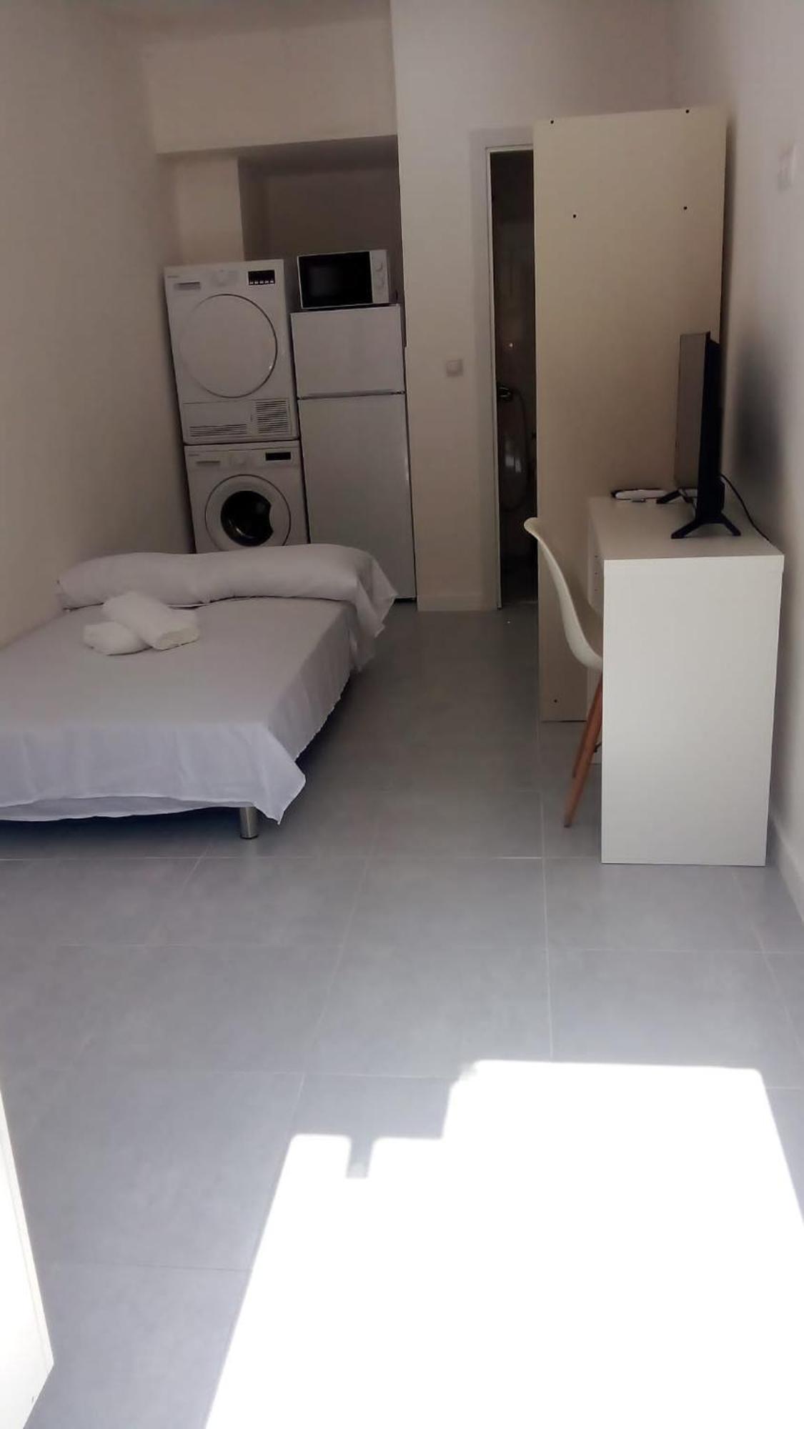 Estudio Encantador Cerca Del Carrefour Rosaleda 1 Málaga Dış mekan fotoğraf