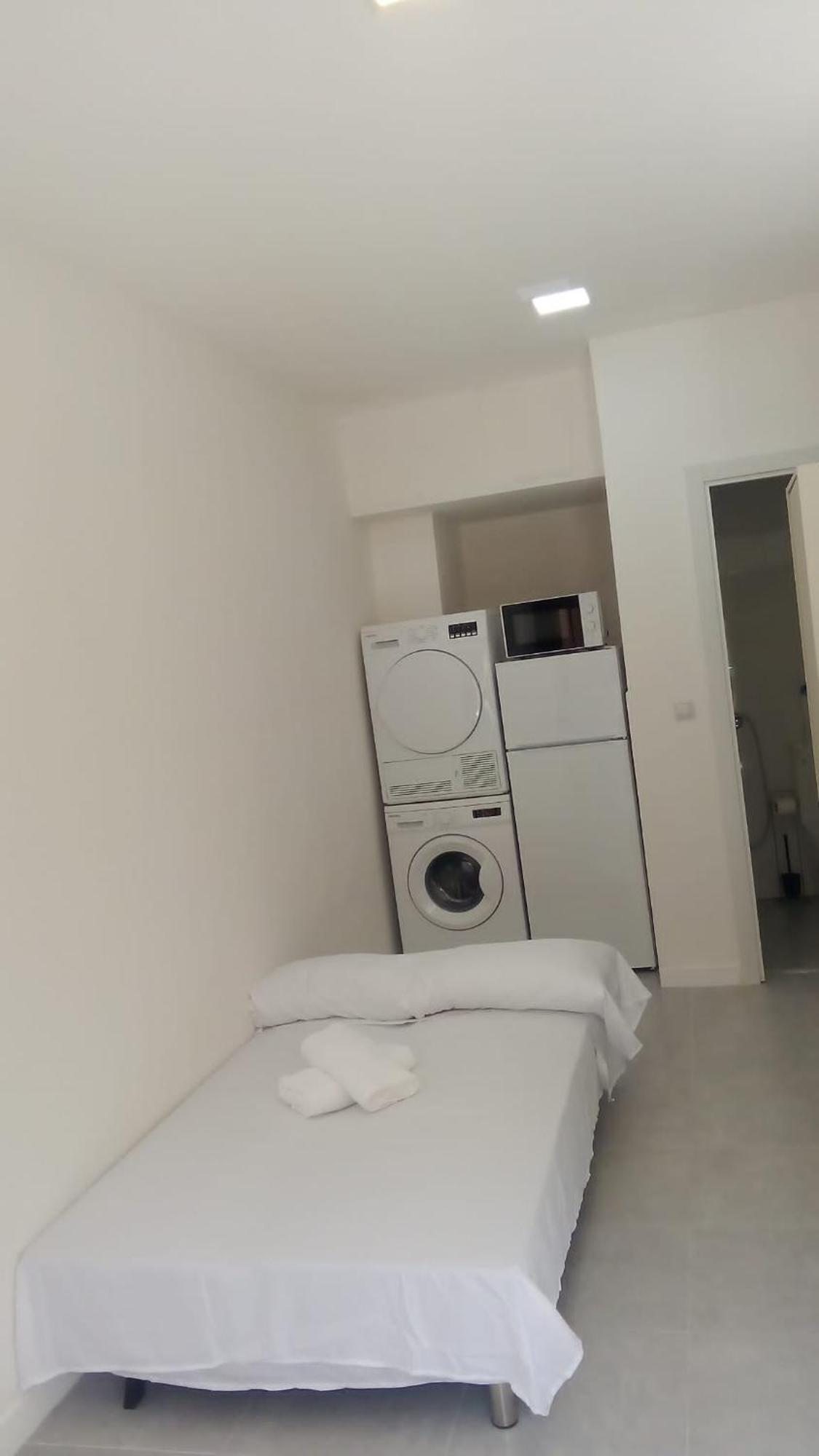 Estudio Encantador Cerca Del Carrefour Rosaleda 1 Málaga Dış mekan fotoğraf